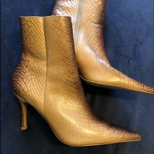 Two Lips Leather Brown Boots Size 8 (Made in Brazil) Slightlly Used